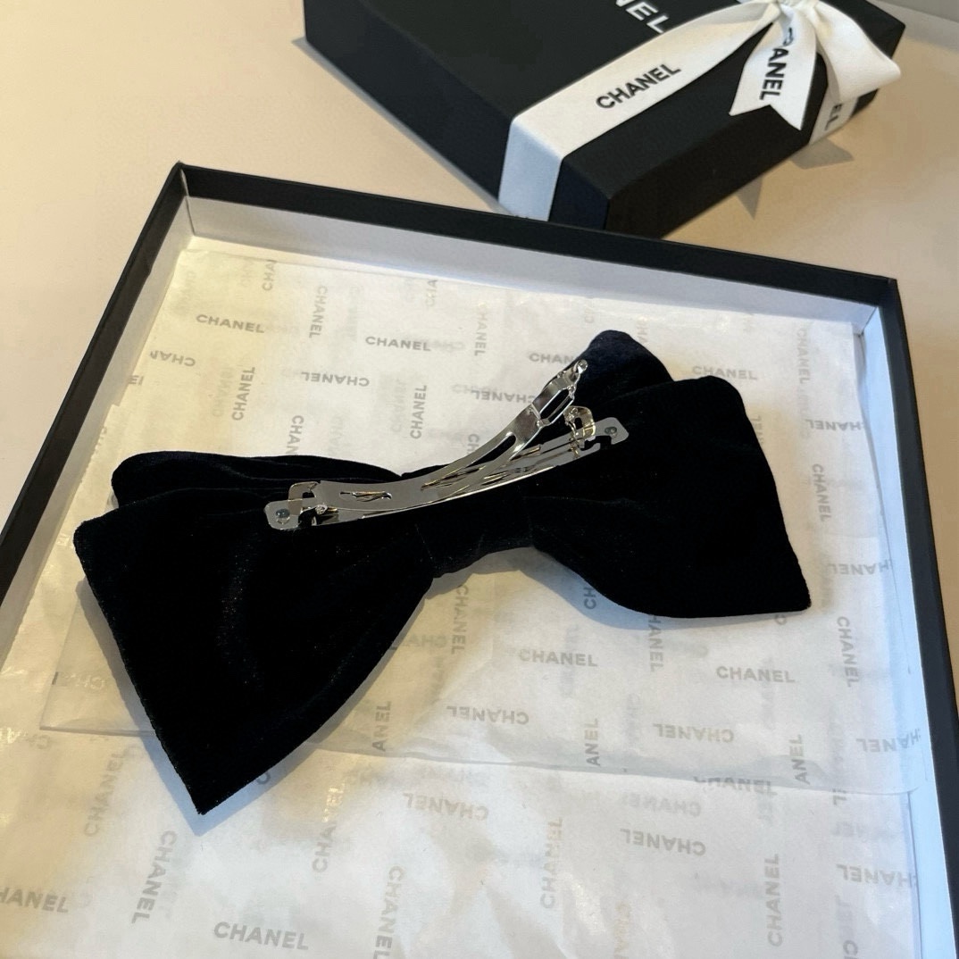 🆕 

miumiu缪缪新款顶夹