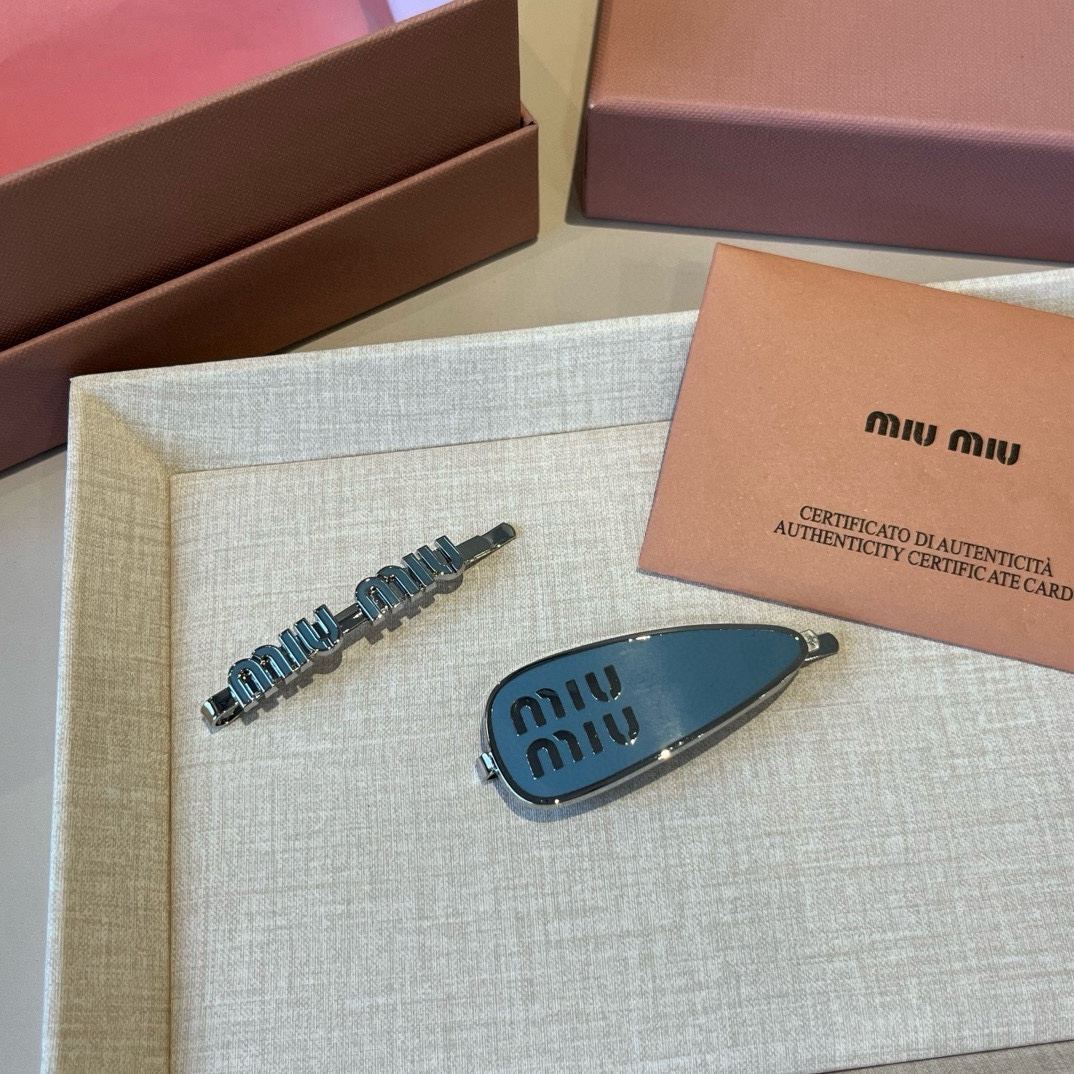 🆕（单个）

miumiu缪缪新款发夹