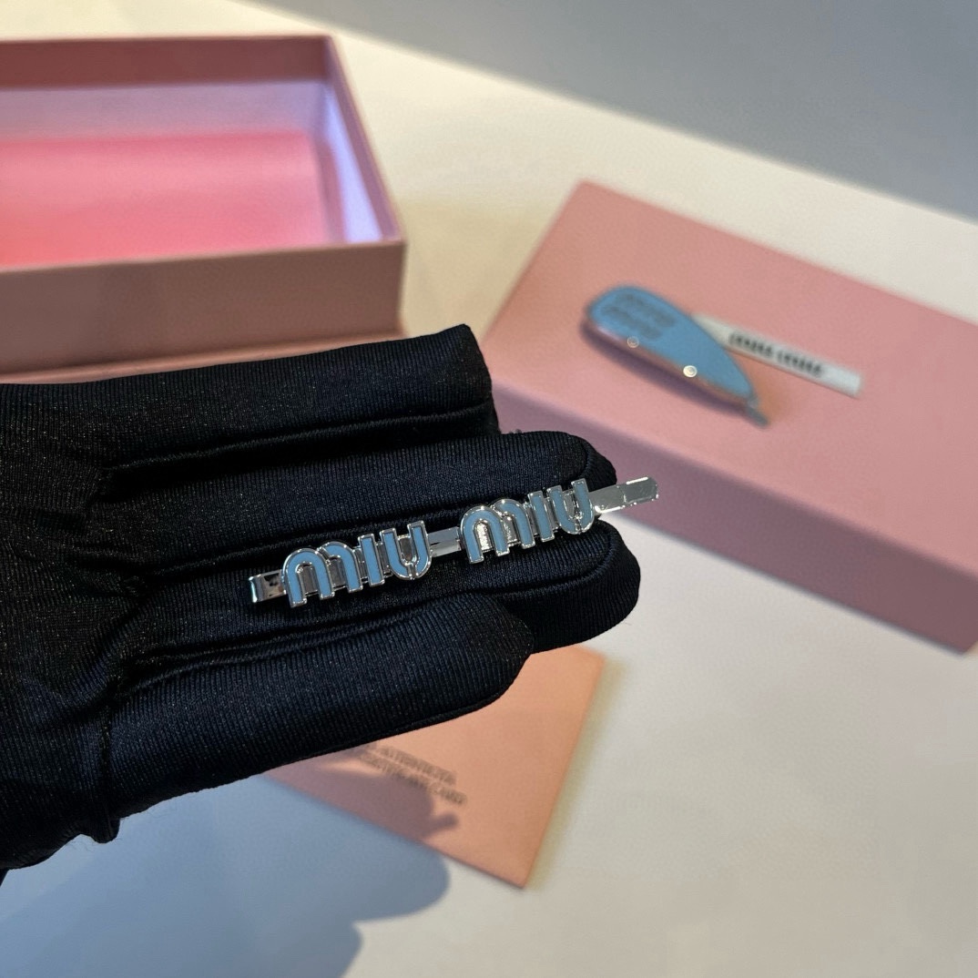 🆕（单个）

miumiu缪缪新款发夹