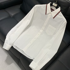 ,Gucci 古驰,2025秋季最新款,专柜同步有售,原单狠货,时尚休闲长袖衬衫,上身很有特点!吸睛而有 ,Gucci 古驰,2025秋季最新款,专柜同步有售,原单狠货,时尚休闲长袖衬衫,上身很有特点!吸睛而有
