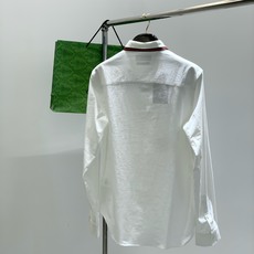 ,Gucci 古驰,2025秋季最新款,专柜同步有售,原单狠货,时尚休闲长袖衬衫,上身很有特点!吸睛而有 ,Gucci 古驰,2025秋季最新款,专柜同步有售,原单狠货,时尚休闲长袖衬衫,上身很有特点!吸睛而有