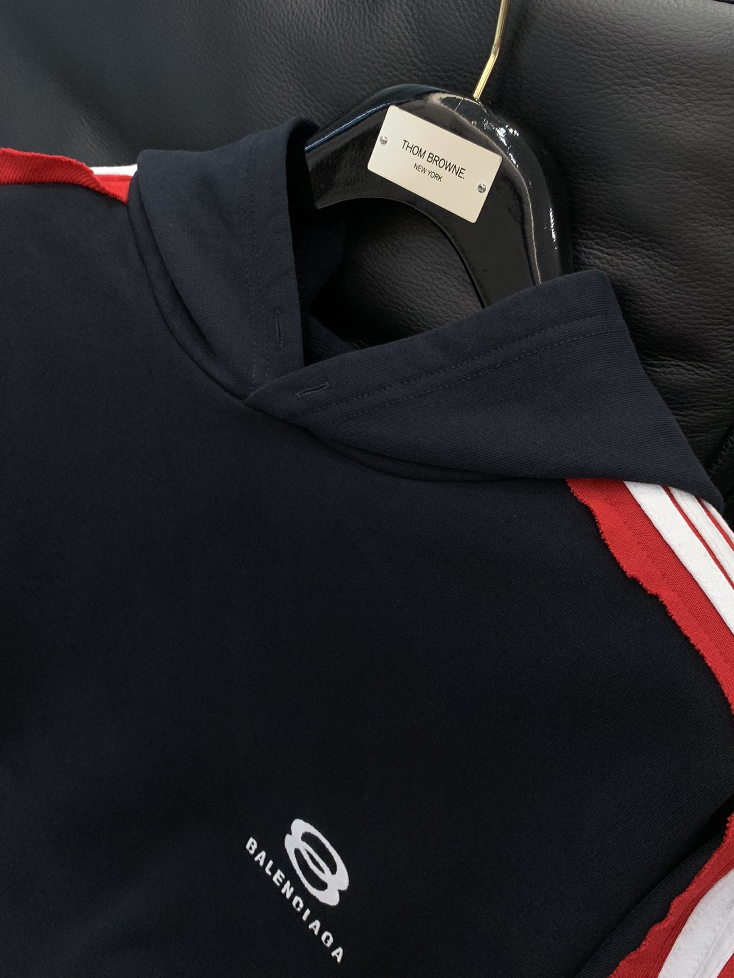 ，Balenciaga 巴黎世家，2025秋季最新款，专柜同步有售，原单狠货，爆款时尚休闲连帽外套，进口