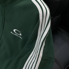 ,Balenciaga 巴黎世家,2025秋冬最新款,专柜同步有售,原单狠货,爆款时尚休闲外套,进口原版 ,Balenciaga 巴黎世家,2025秋冬最新款,专柜同步有售,原单狠货,爆款时尚休闲外套,进口原版