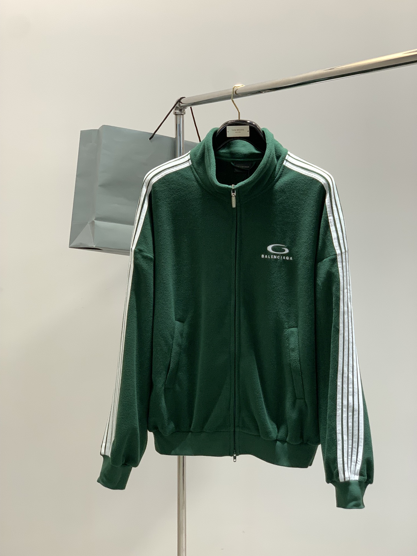 ，Balenciaga 巴黎世家，2025秋冬最新款，专柜同步有售，原单狠货，爆款时尚休闲外套，进口原版