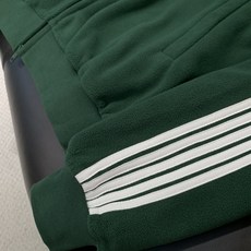 ,Balenciaga 巴黎世家,2025秋冬最新款,专柜同步有售,原单狠货,爆款时尚休闲外套,进口原版 ,Balenciaga 巴黎世家,2025秋冬最新款,专柜同步有售,原单狠货,爆款时尚休闲外套,进口原版