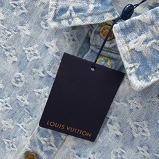,LouisVuitton 路易威登,2025秋季最新款,专柜同步有售,原单狠货,时尚休闲牛仔外套,上身 ,LouisVuitton 路易威登,2025秋季最新款,专柜同步有售,原单狠货,时尚休闲牛仔外套,上身