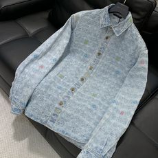 ,LouisVuitton 路易威登,2025秋季最新款,专柜同步有售,原单狠货,时尚休闲牛仔外套,上身 ,LouisVuitton 路易威登,2025秋季最新款,专柜同步有售,原单狠货,时尚休闲牛仔外套,上身