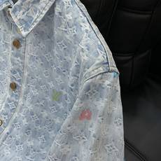 ,LouisVuitton 路易威登,2025秋季最新款,专柜同步有售,原单狠货,时尚休闲牛仔外套,上身 ,LouisVuitton 路易威登,2025秋季最新款,专柜同步有售,原单狠货,时尚休闲牛仔外套,上身