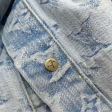 ,LouisVuitton 路易威登,2025秋季最新款,专柜同步有售,原单狠货,时尚休闲牛仔外套,上身 ,LouisVuitton 路易威登,2025秋季最新款,专柜同步有售,原单狠货,时尚休闲牛仔外套,上身