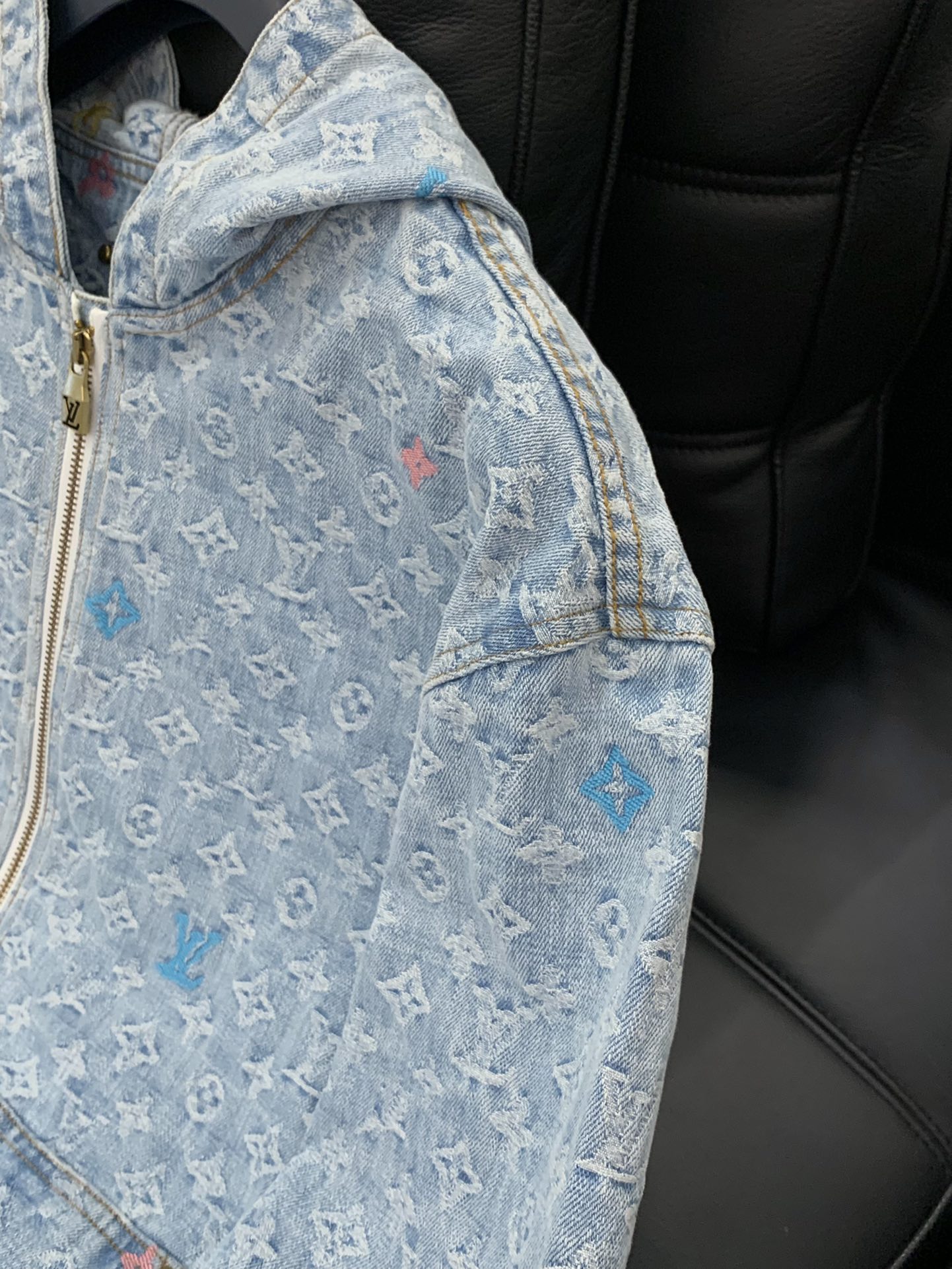 ，LouisVuitton 路易威登，2025秋季最新款，专柜同步有售，原单狠货，时尚休闲连帽牛仔外套，