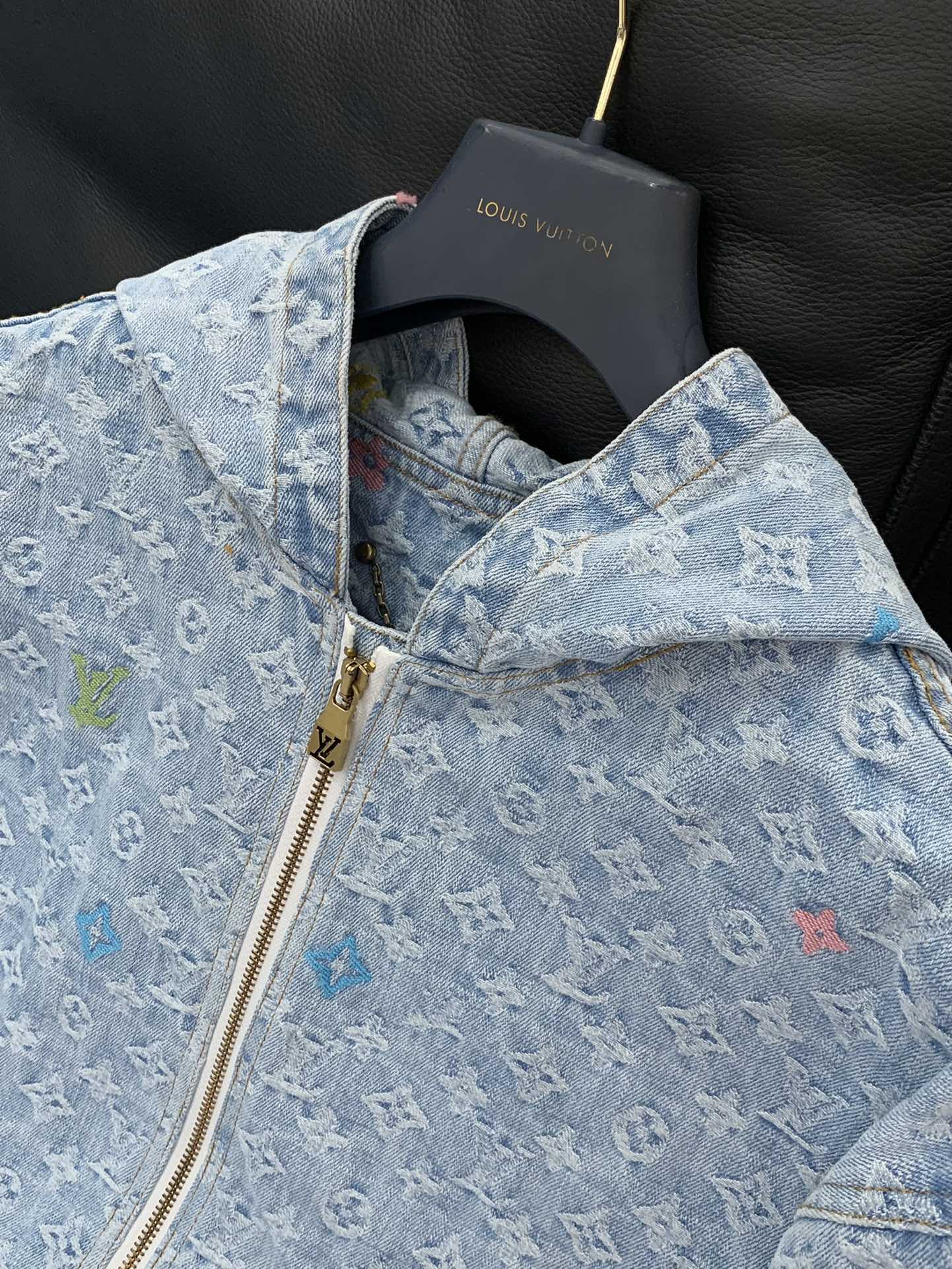 ，LouisVuitton 路易威登，2025秋季最新款，专柜同步有售，原单狠货，时尚休闲连帽牛仔外套，
