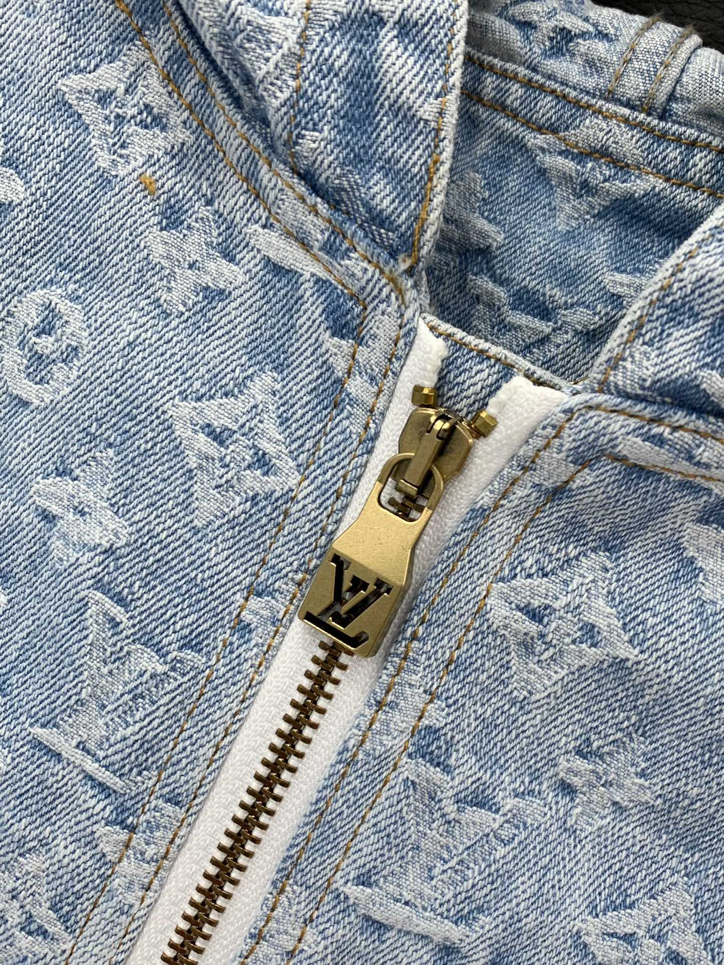 ，LouisVuitton 路易威登，2025秋季最新款，专柜同步有售，原单狠货，时尚休闲连帽牛仔外套，