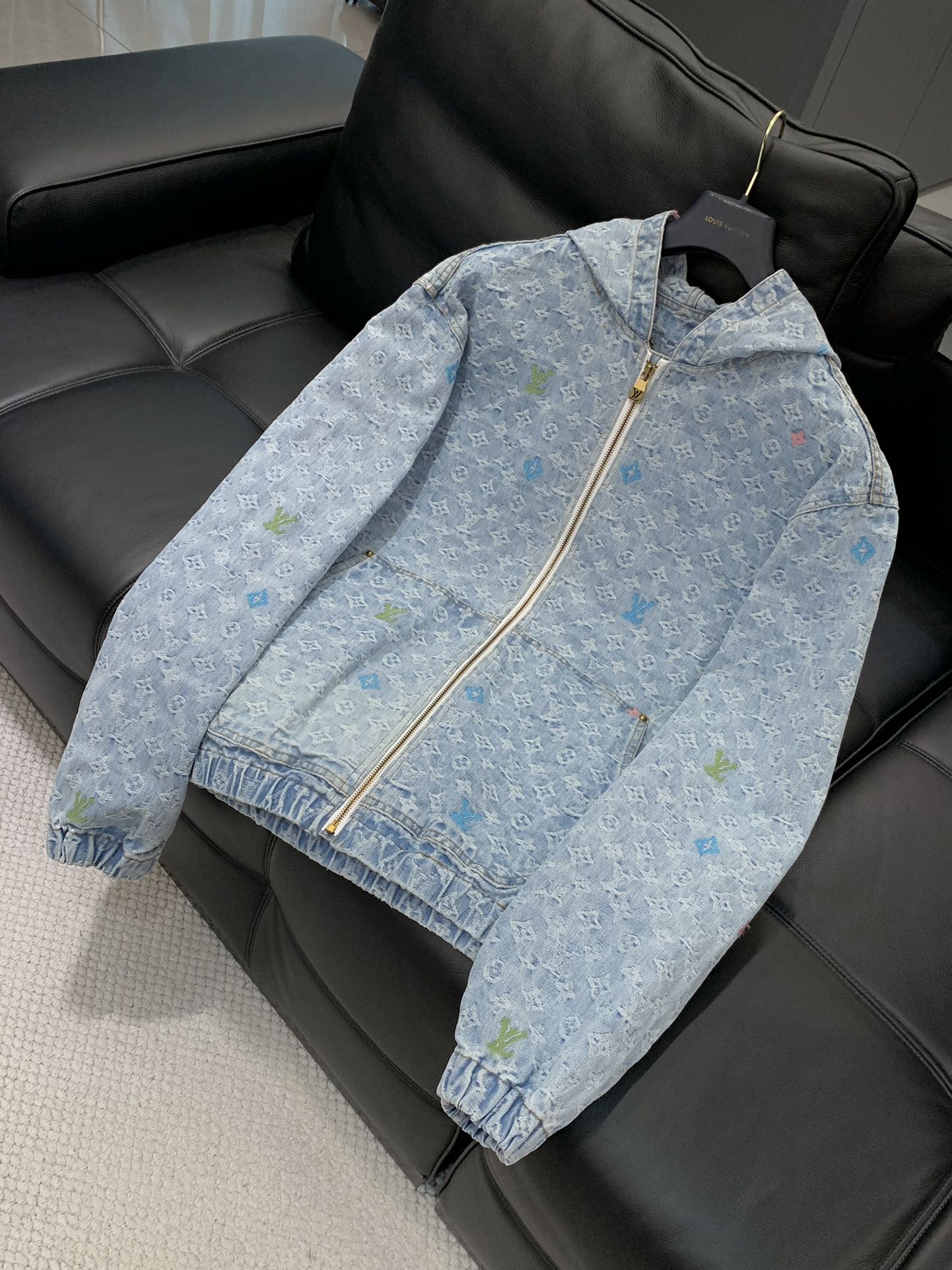 ，LouisVuitton 路易威登，2025秋季最新款，专柜同步有售，原单狠货，时尚休闲连帽牛仔外套，