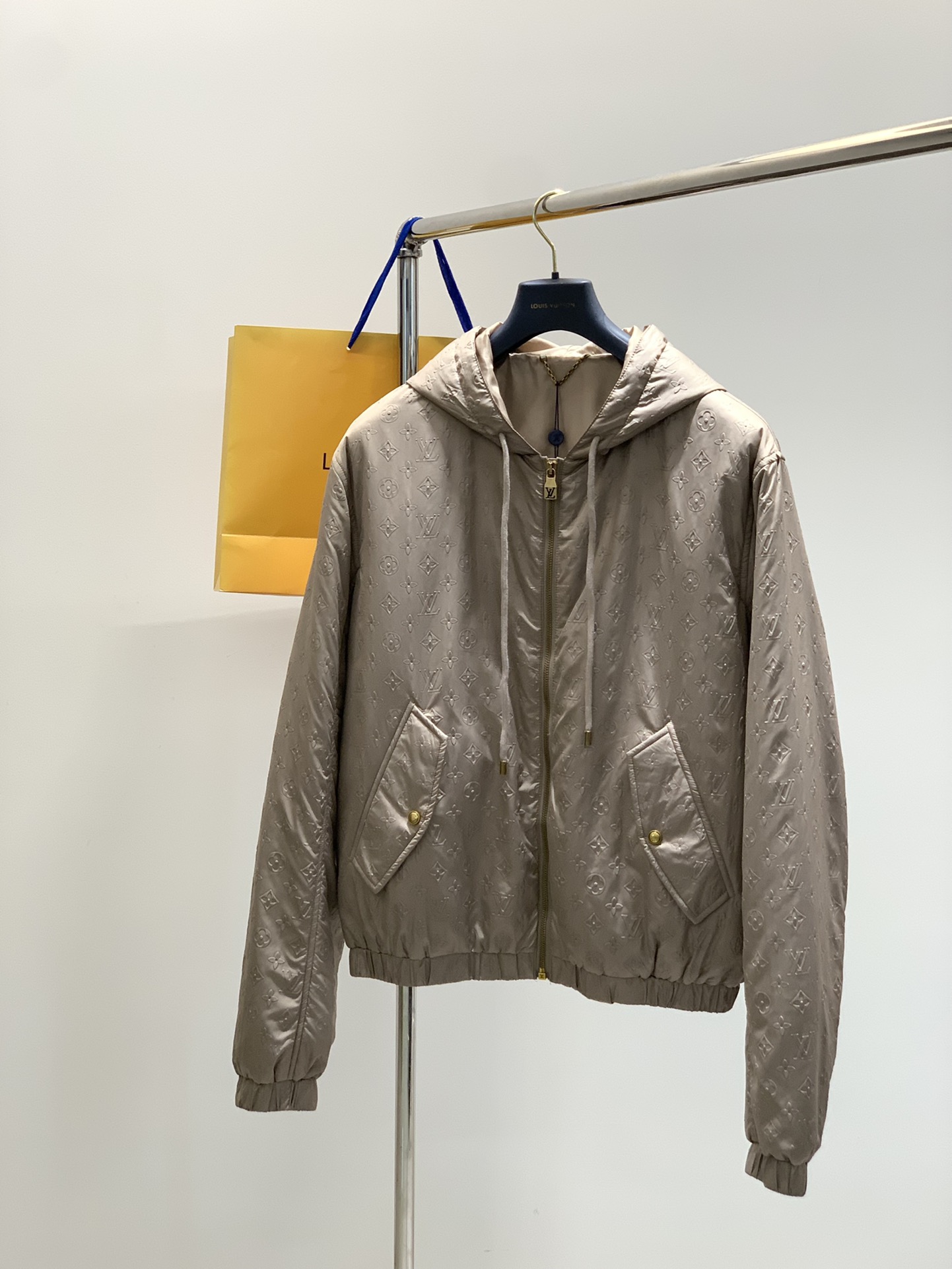 ，LouisVuitton 路易威登，2025秋冬最新款，专柜同步有售，原单狠货，时尚休闲➕薄棉连帽外套