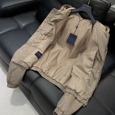 ,LouisVuitton 路易威登,2025秋冬最新款,专柜同步有售,原单狠货,时尚休闲➕薄棉连帽外套 ,LouisVuitton 路易威登,2025秋冬最新款,专柜同步有售,原单狠货,时尚休闲➕薄棉连帽外套