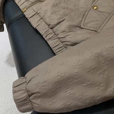 ,LouisVuitton 路易威登,2025秋冬最新款,专柜同步有售,原单狠货,时尚休闲➕薄棉连帽外套 ,LouisVuitton 路易威登,2025秋冬最新款,专柜同步有售,原单狠货,时尚休闲➕薄棉连帽外套