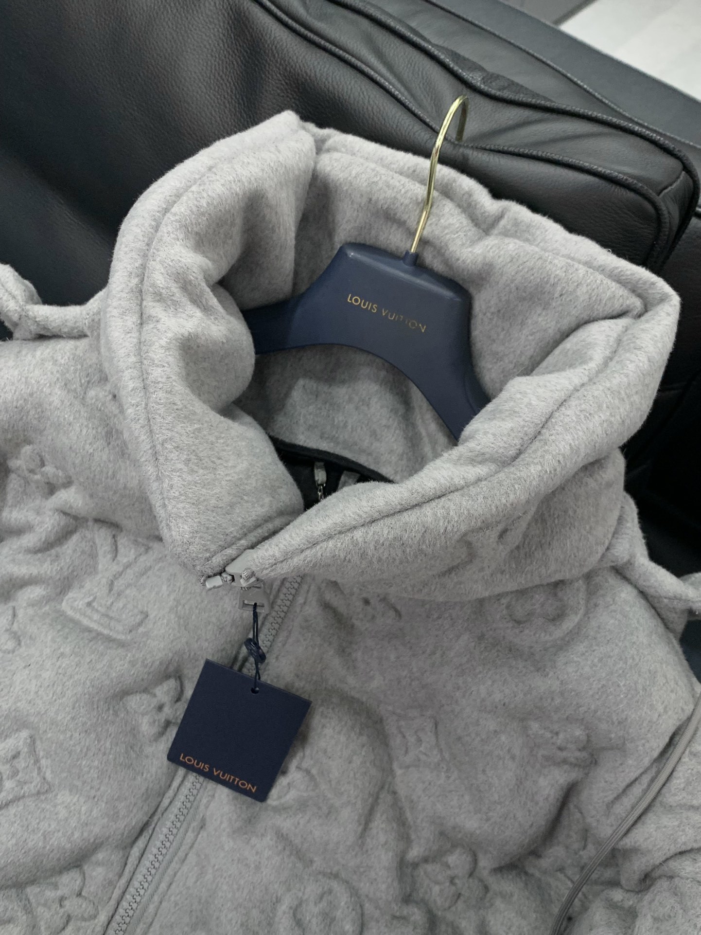,LouisVuitton 路易威登,2025冬季最新款,专柜同步有售,原单狠货,时尚休闲连帽羽绒服外套
