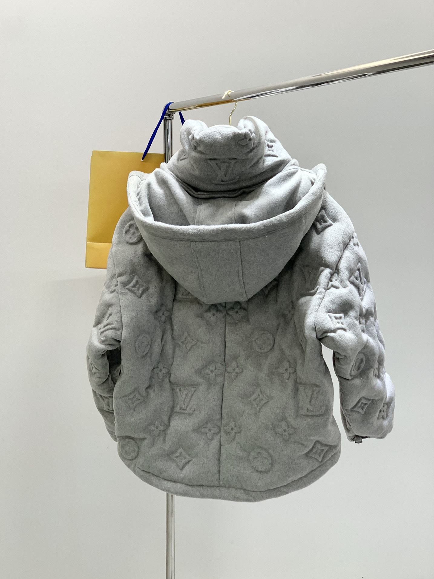 ,LouisVuitton 路易威登,2025冬季最新款,专柜同步有售,原单狠货,时尚休闲连帽羽绒服外套
