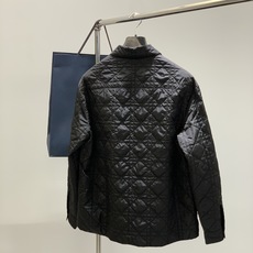 ,Dior 迪奥, 2025秋冬新品,专柜同步有售,简约时尚休闲➕薄棉夹克翻领外套,原版进口面料,舒适透 ,Dior 迪奥, 2025秋冬新品,专柜同步有售,简约时尚休闲➕薄棉夹克翻领外套,原版进口面料,舒适透