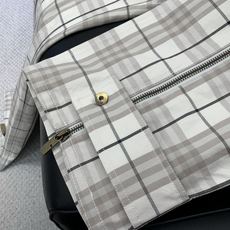 ,Burberry 巴宝莉,2025秋季最新品,专柜同步有售,原单狠货,时尚休闲裤,进口原版面料,上身舒 ,Burberry 巴宝莉,2025秋季最新品,专柜同步有售,原单狠货,时尚休闲裤,进口原版面料,上身舒