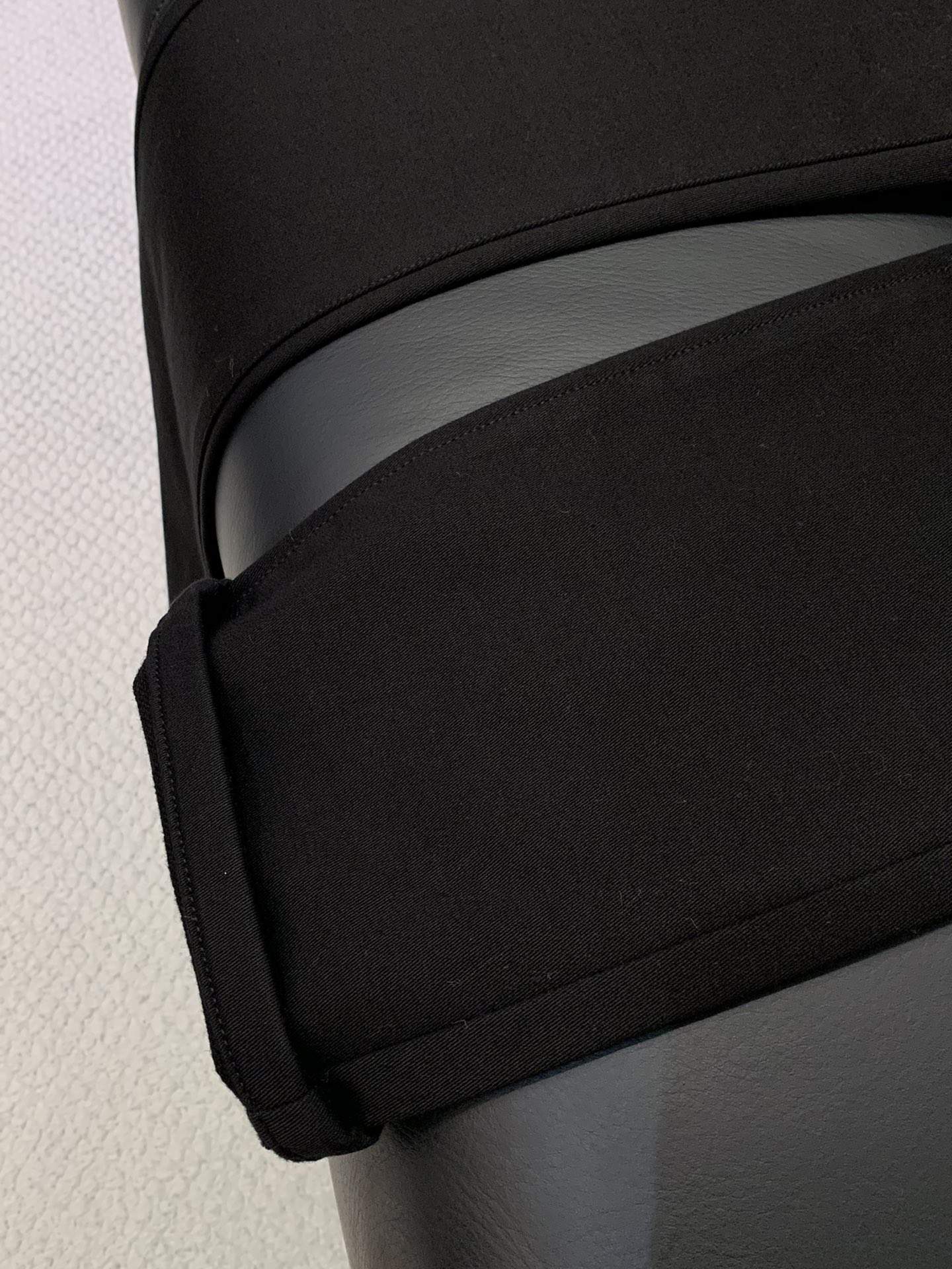 ，Bottega Veneta 葆蝶家，2025秋季新品，时尚休闲裤，专柜同步有售，原单狠货，进口原版水