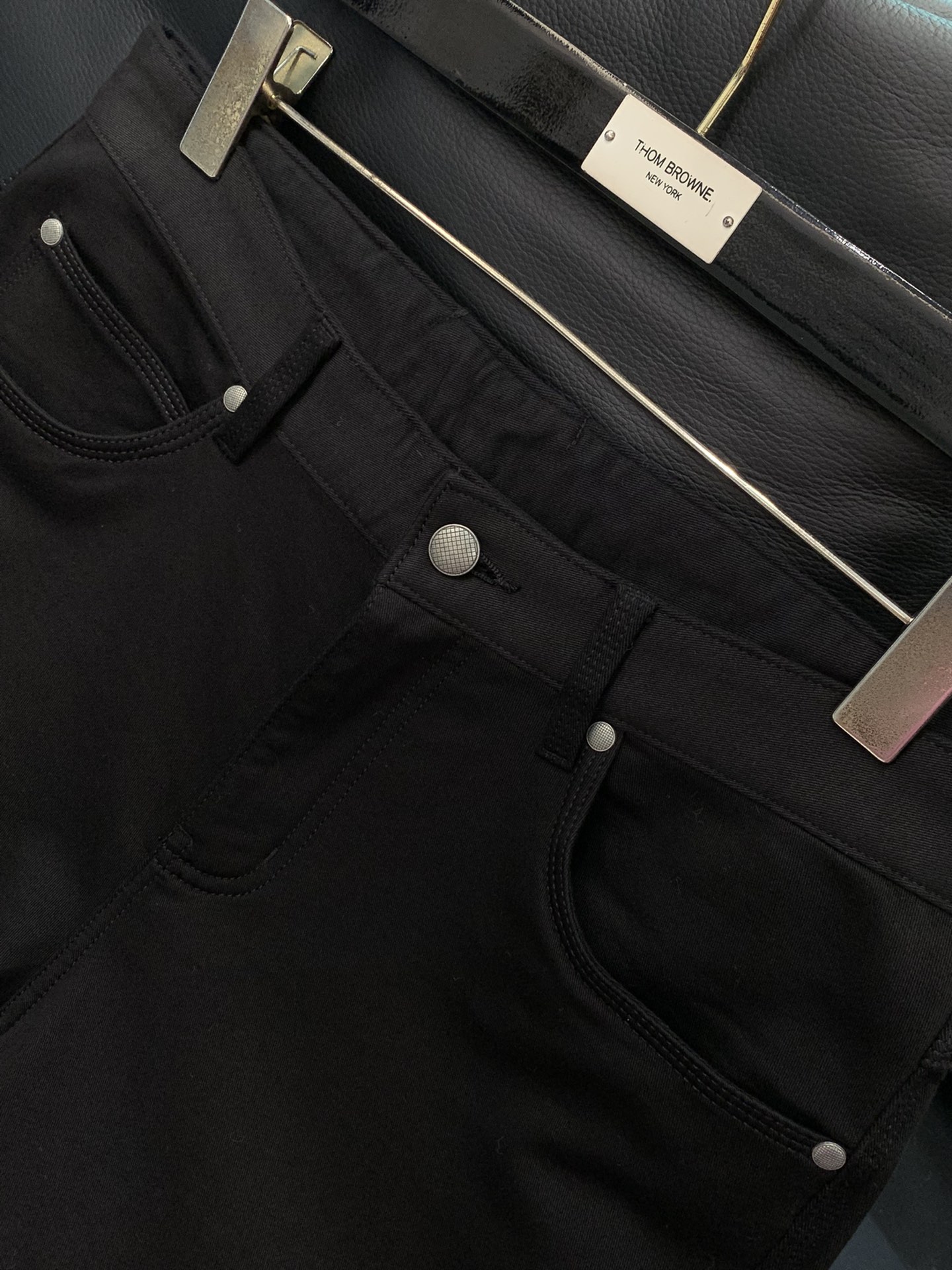 ，Bottega Veneta 葆蝶家，2025秋季新品，时尚休闲裤，专柜同步有售，原单狠货，进口原版水