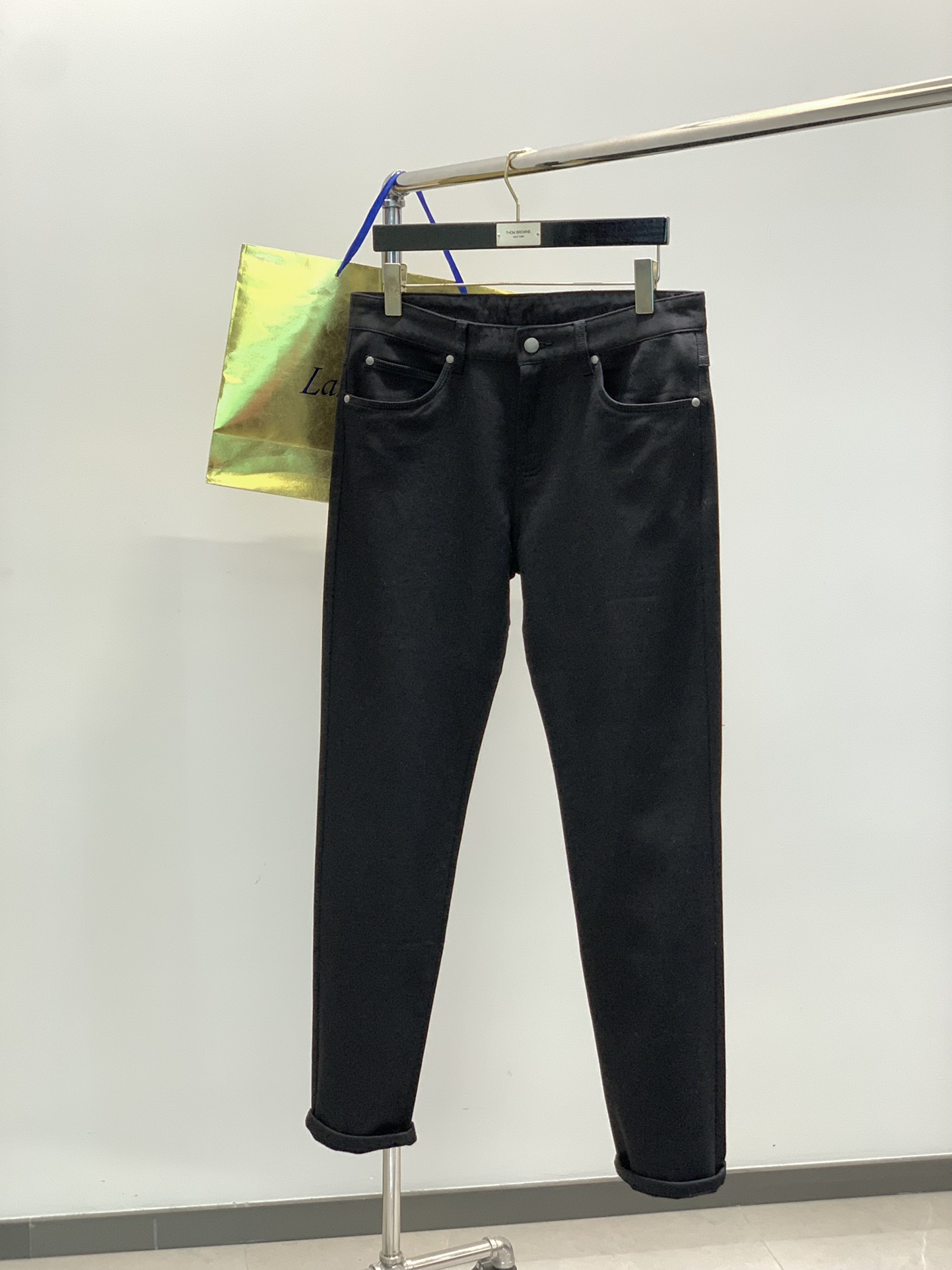 ，Bottega Veneta 葆蝶家，2025秋季新品，时尚休闲裤，专柜同步有售，原单狠货，进口原版水