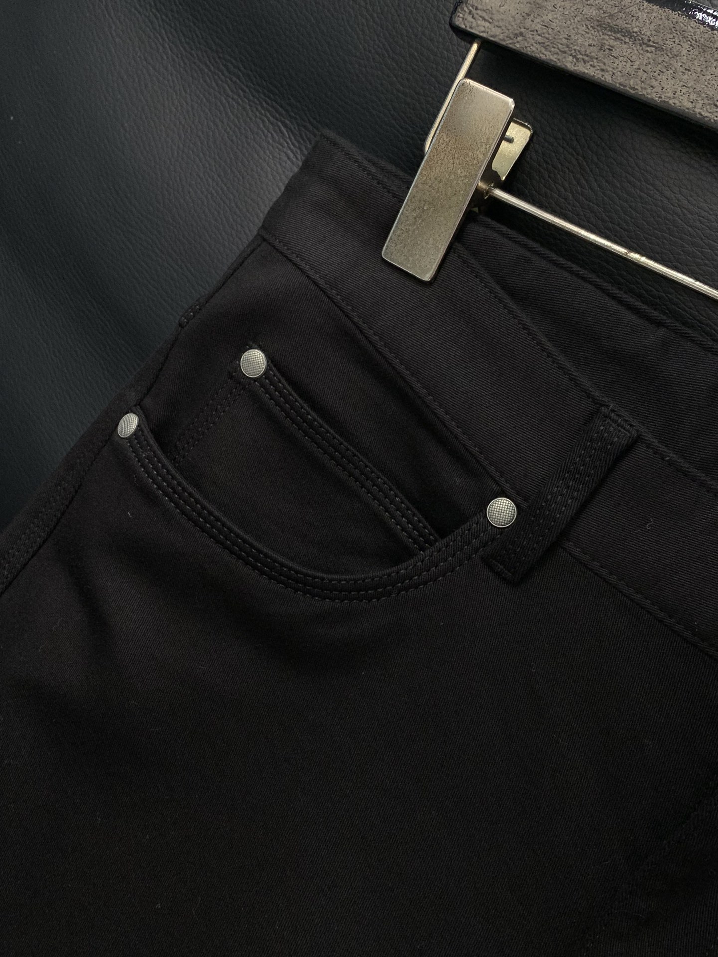 ，Bottega Veneta 葆蝶家，2025秋季新品，时尚休闲裤，专柜同步有售，原单狠货，进口原版水