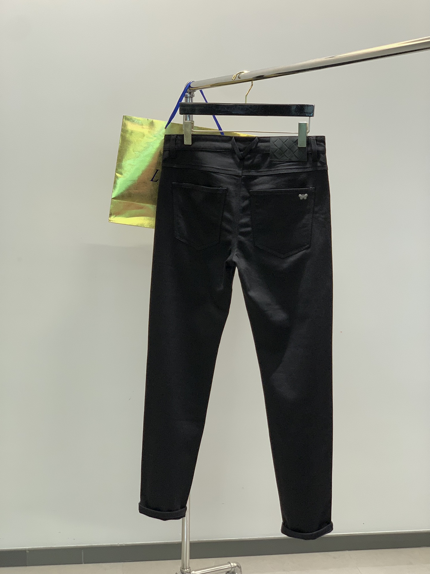 ，Bottega Veneta 葆蝶家，2025秋季新品，时尚休闲裤，专柜同步有售，原单狠货，进口原版水