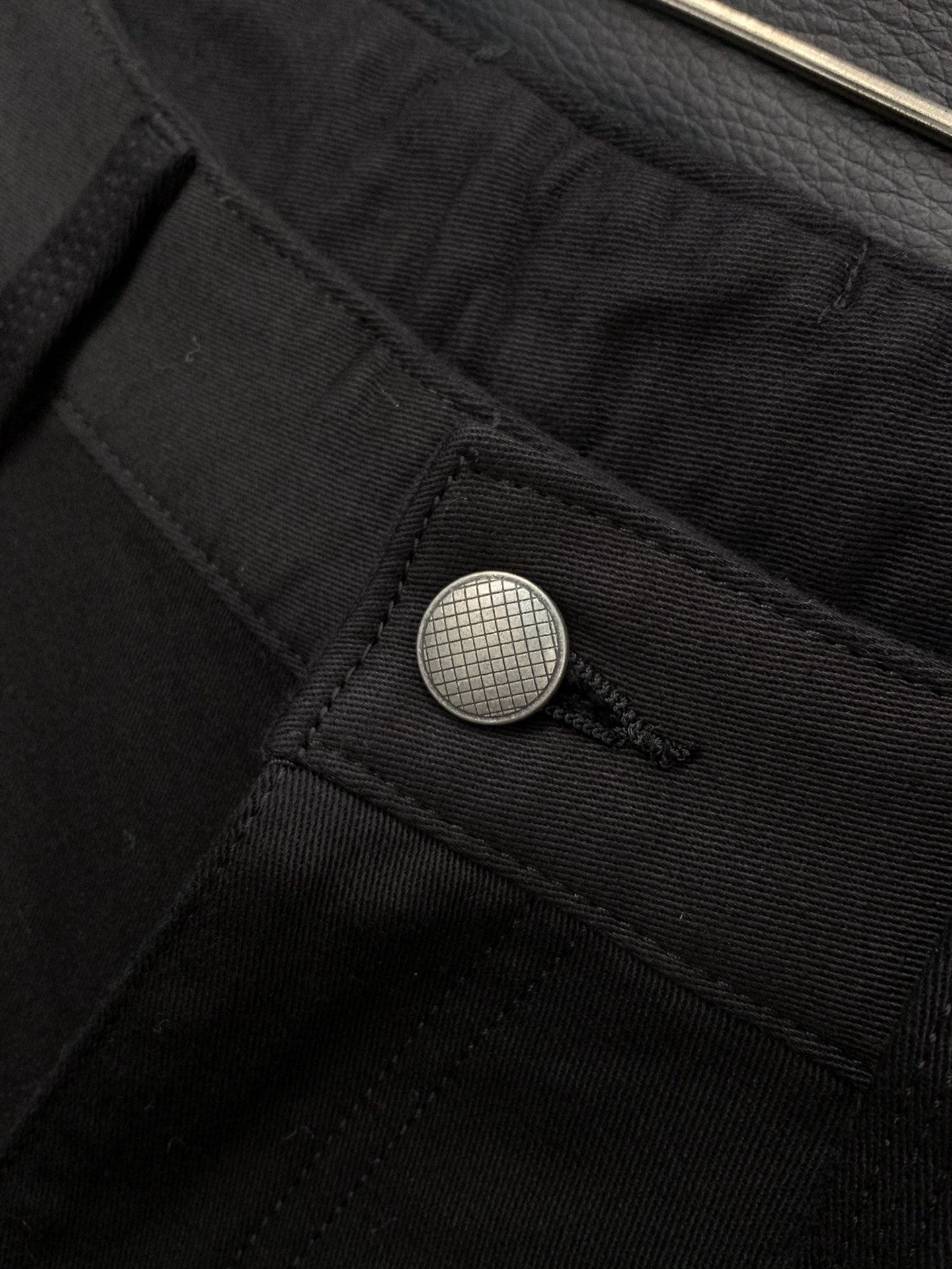 ，Bottega Veneta 葆蝶家，2025秋季新品，时尚休闲裤，专柜同步有售，原单狠货，进口原版水