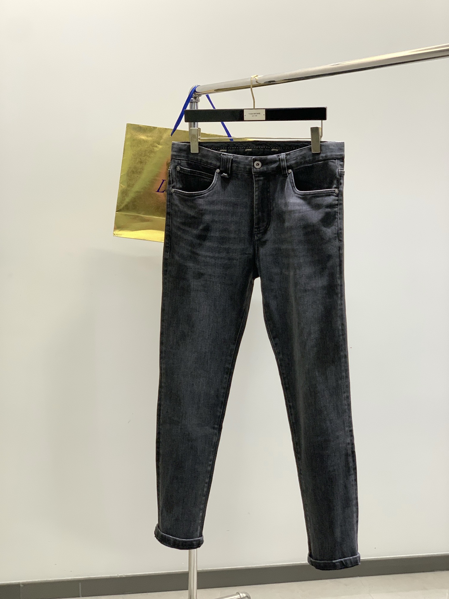 ，Brioni 布里奥尼，2025秋季最新品，时尚休闲水洗牛仔裤，专柜同步有售，原单狠货，进口原版面料，