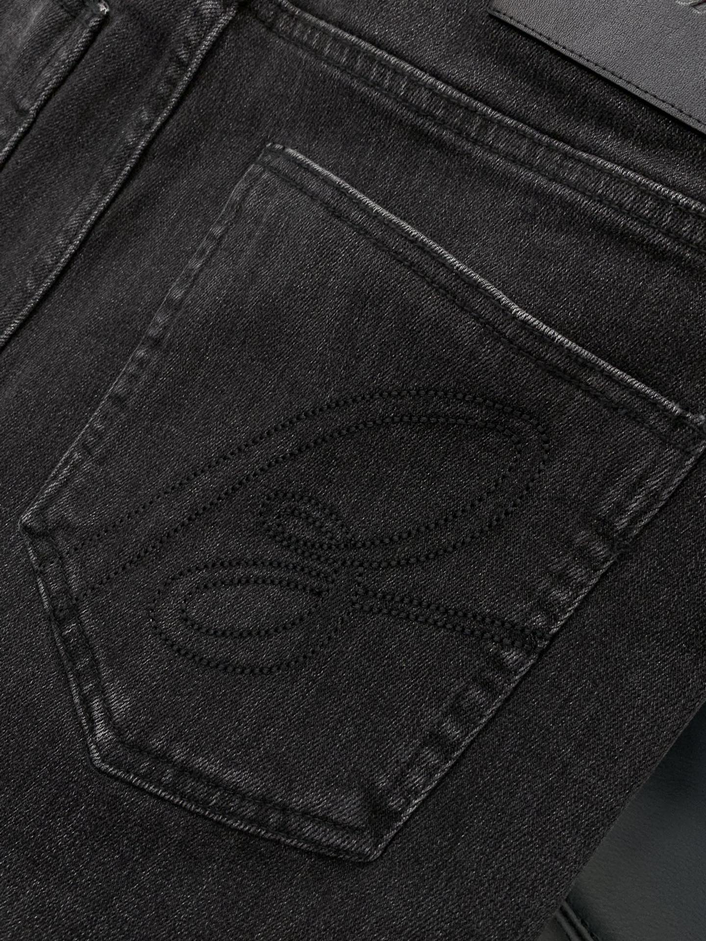 ，Brioni 布里奥尼，2025秋季最新品，时尚休闲水洗牛仔裤，专柜同步有售，原单狠货，进口原版面料，