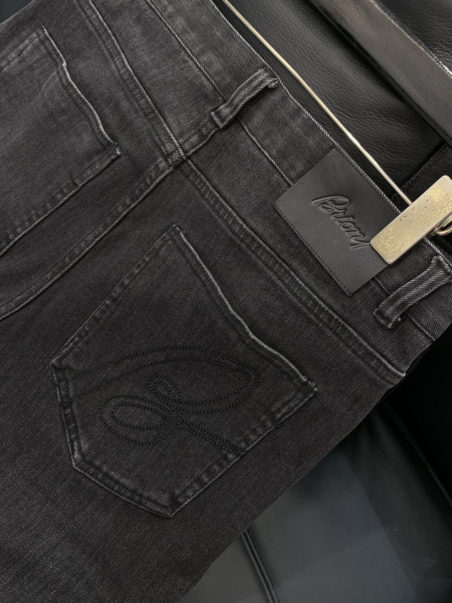 ，Brioni 布里奥尼，2025秋季最新品，时尚休闲水洗牛仔裤，专柜同步有售，原单狠货，进口原版面料，