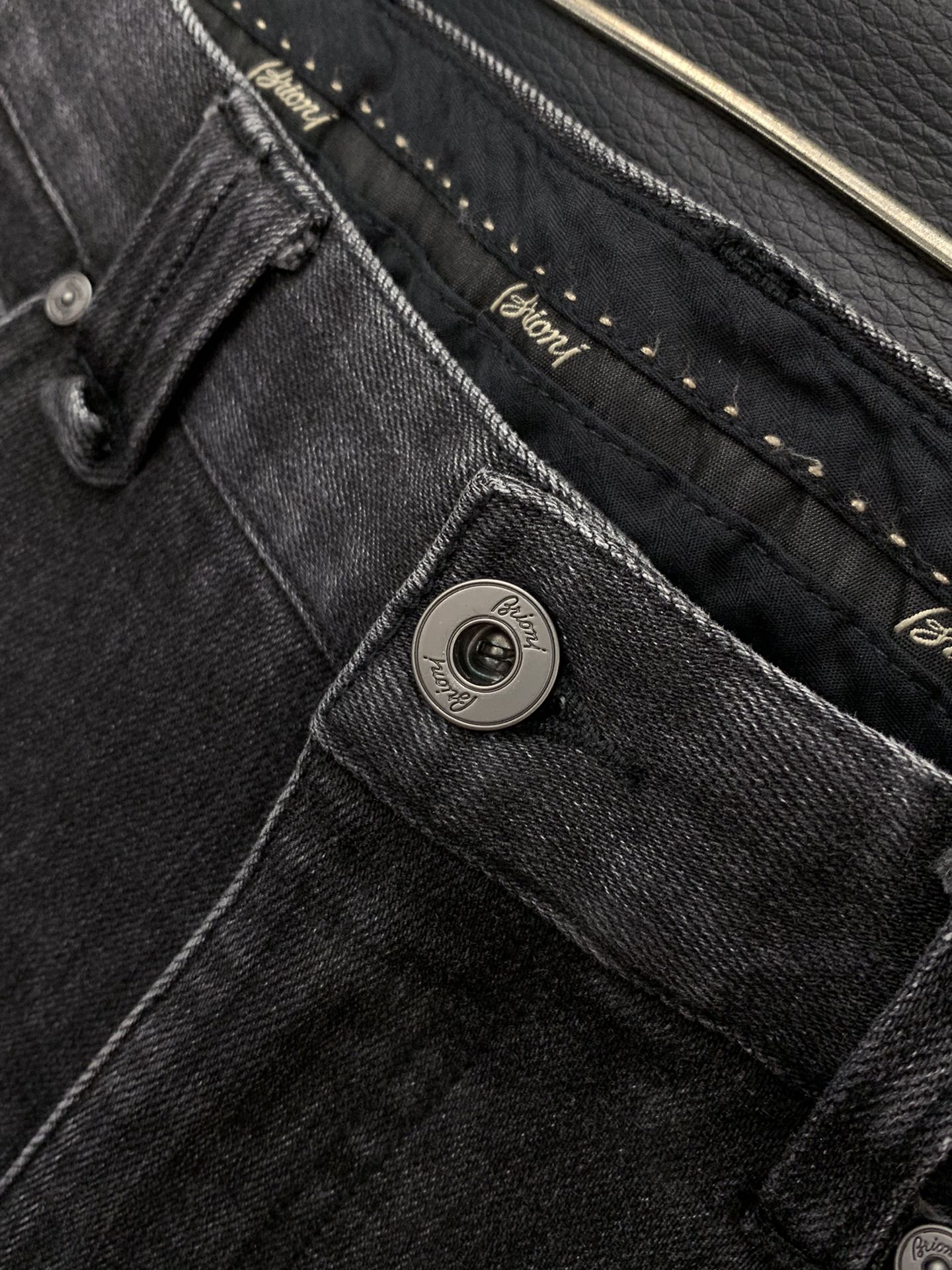 ，Brioni 布里奥尼，2025秋季最新品，时尚休闲水洗牛仔裤，专柜同步有售，原单狠货，进口原版面料，