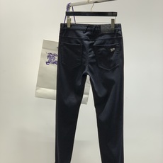 颜色:黑,黑蓝,Burberry 巴宝莉,2025秋季最新品,专柜同步有售,原单狠货,时尚休闲裤,进口原 颜色:黑,黑蓝,Burberry 巴宝莉,2025秋季最新品,专柜同步有售,原单狠货,时尚休闲裤,进口原