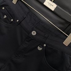 颜色:黑,黑蓝,Burberry 巴宝莉,2025秋季最新品,专柜同步有售,原单狠货,时尚休闲裤,进口原 颜色:黑,黑蓝,Burberry 巴宝莉,2025秋季最新品,专柜同步有售,原单狠货,时尚休闲裤,进口原