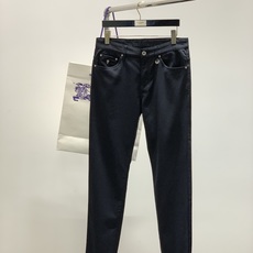 颜色:黑,黑蓝,Burberry 巴宝莉,2025秋季最新品,专柜同步有售,原单狠货,时尚休闲裤,进口原 颜色:黑,黑蓝,Burberry 巴宝莉,2025秋季最新品,专柜同步有售,原单狠货,时尚休闲裤,进口原