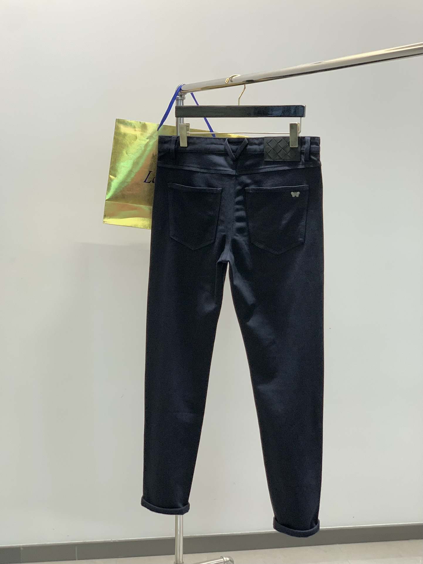 ，Bottega Veneta 葆蝶家，2025秋季新品，时尚休闲裤，专柜同步有售，原单狠货，进口原版水
