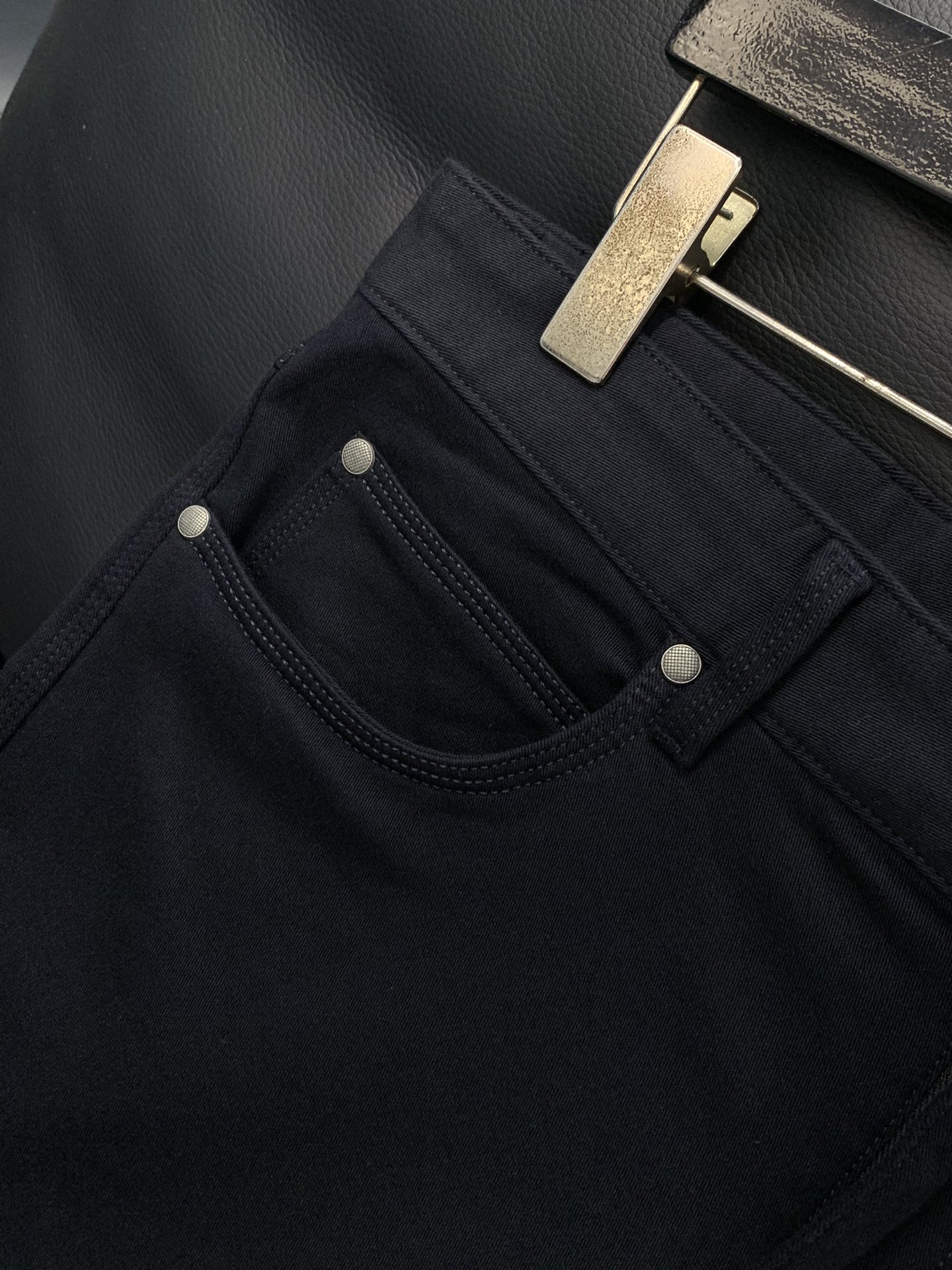 ，Bottega Veneta 葆蝶家，2025秋季新品，时尚休闲裤，专柜同步有售，原单狠货，进口原版水