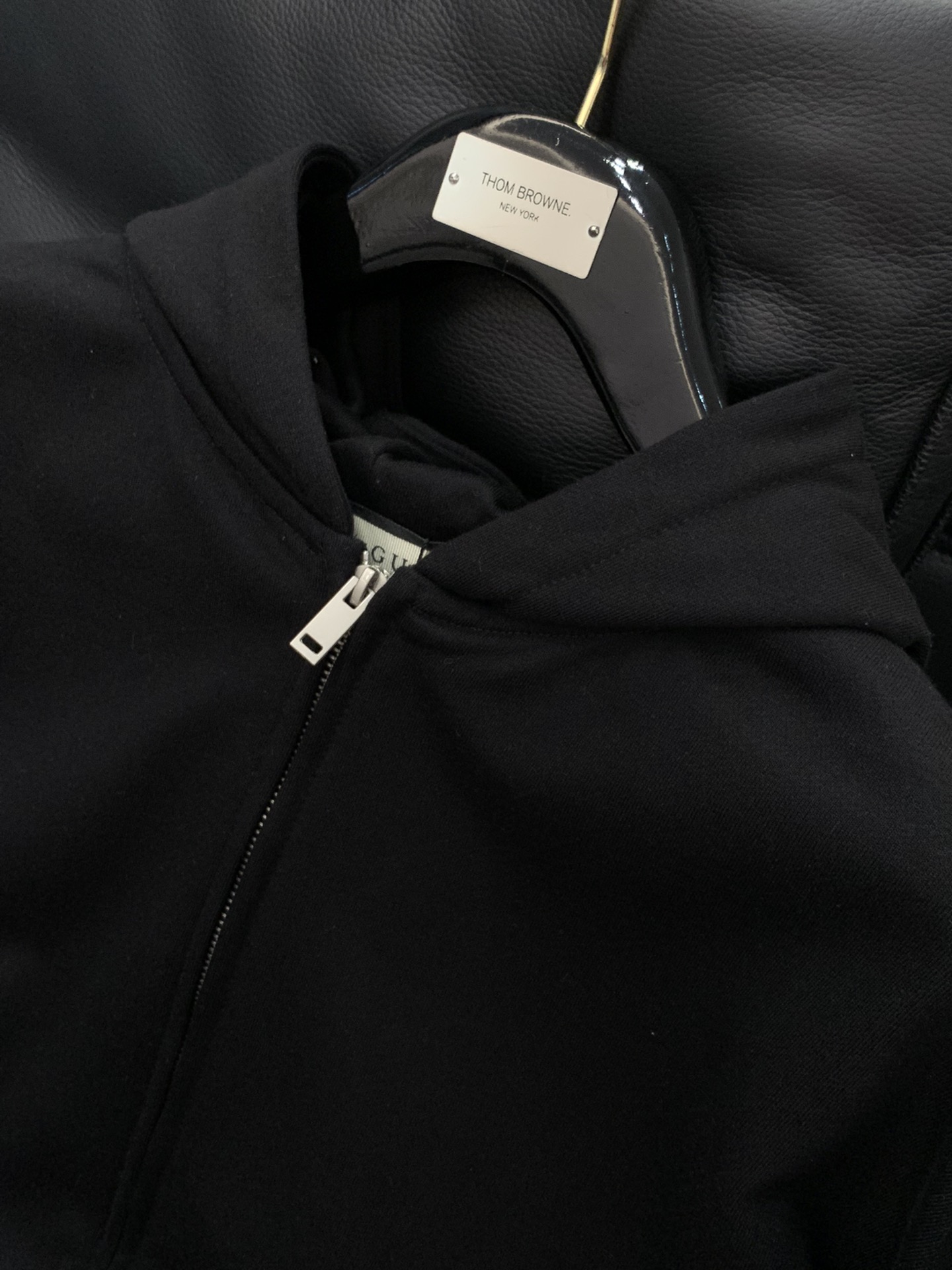 ，Gucci 古驰，2025秋季最新款，专柜同步有售，原单狠货，时尚休闲连帽外套，上身很有特点！吸睛而有