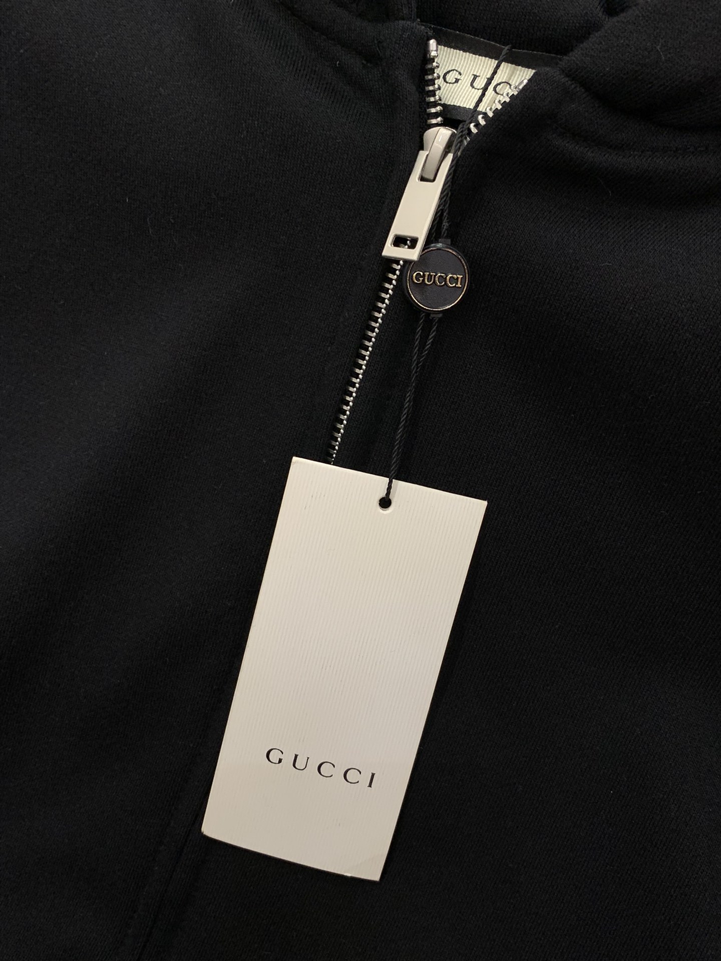 ，Gucci 古驰，2025秋季最新款，专柜同步有售，原单狠货，时尚休闲连帽外套，上身很有特点！吸睛而有