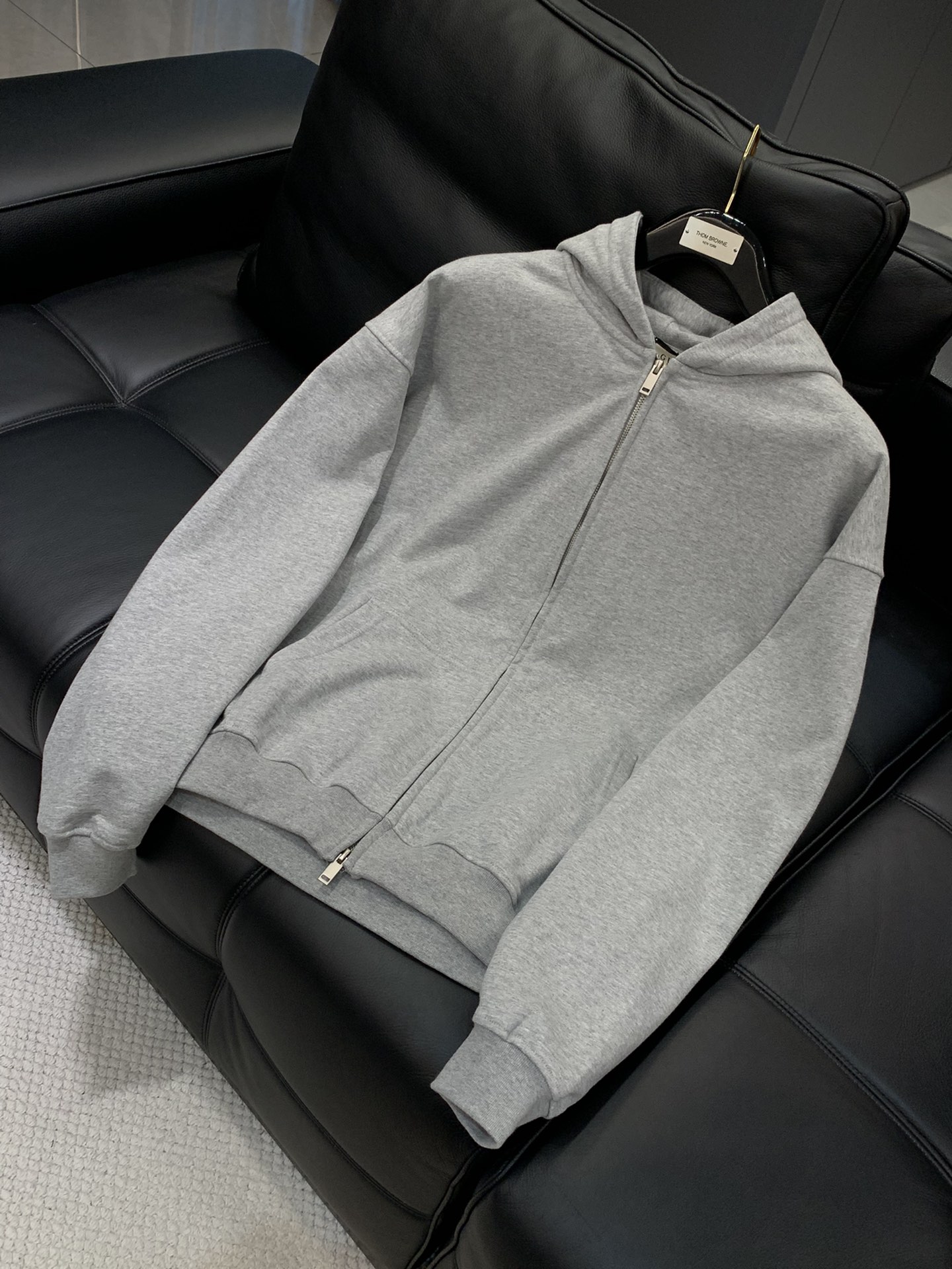 ，Gucci 古驰，2025秋季最新款，专柜同步有售，原单狠货，时尚休闲连帽外套，上身很有特点！吸睛而有