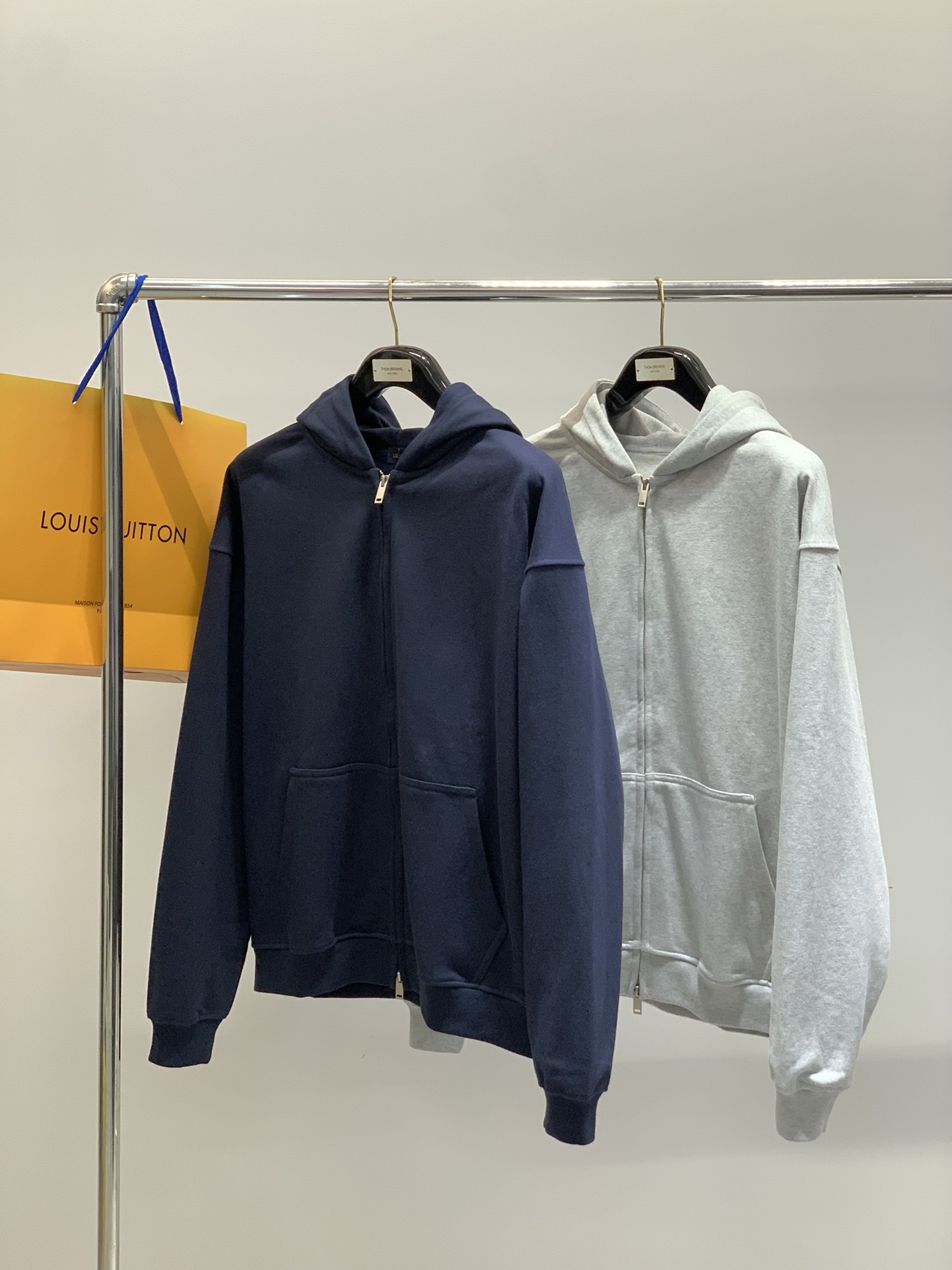，LouisVuitton 路易威登，2025秋季最新款，专柜同步有售，原单狠货，时尚休闲连帽外套，上身