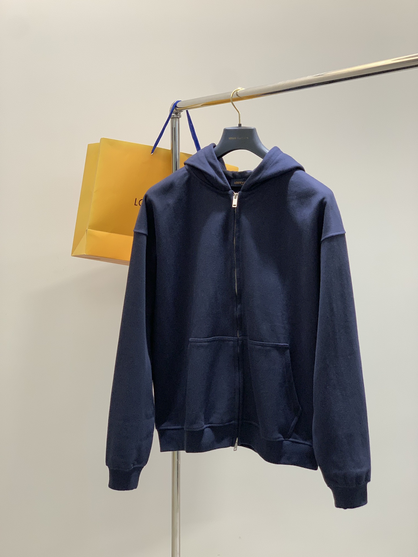 ，LouisVuitton 路易威登，2025秋季最新款，专柜同步有售，原单狠货，时尚休闲连帽外套，上身