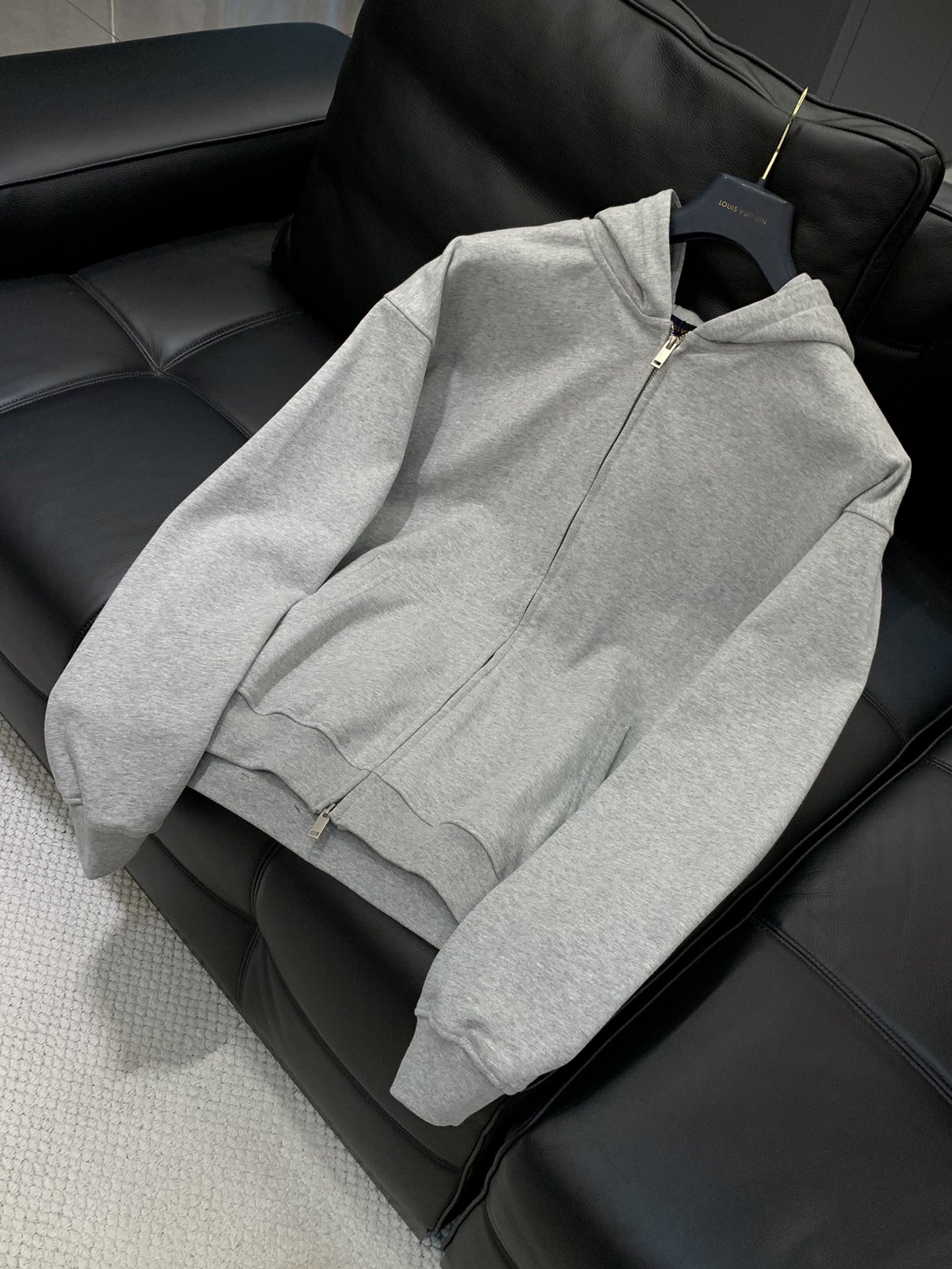 ，LouisVuitton 路易威登，2025秋季最新款，专柜同步有售，原单狠货，时尚休闲连帽外套，上身