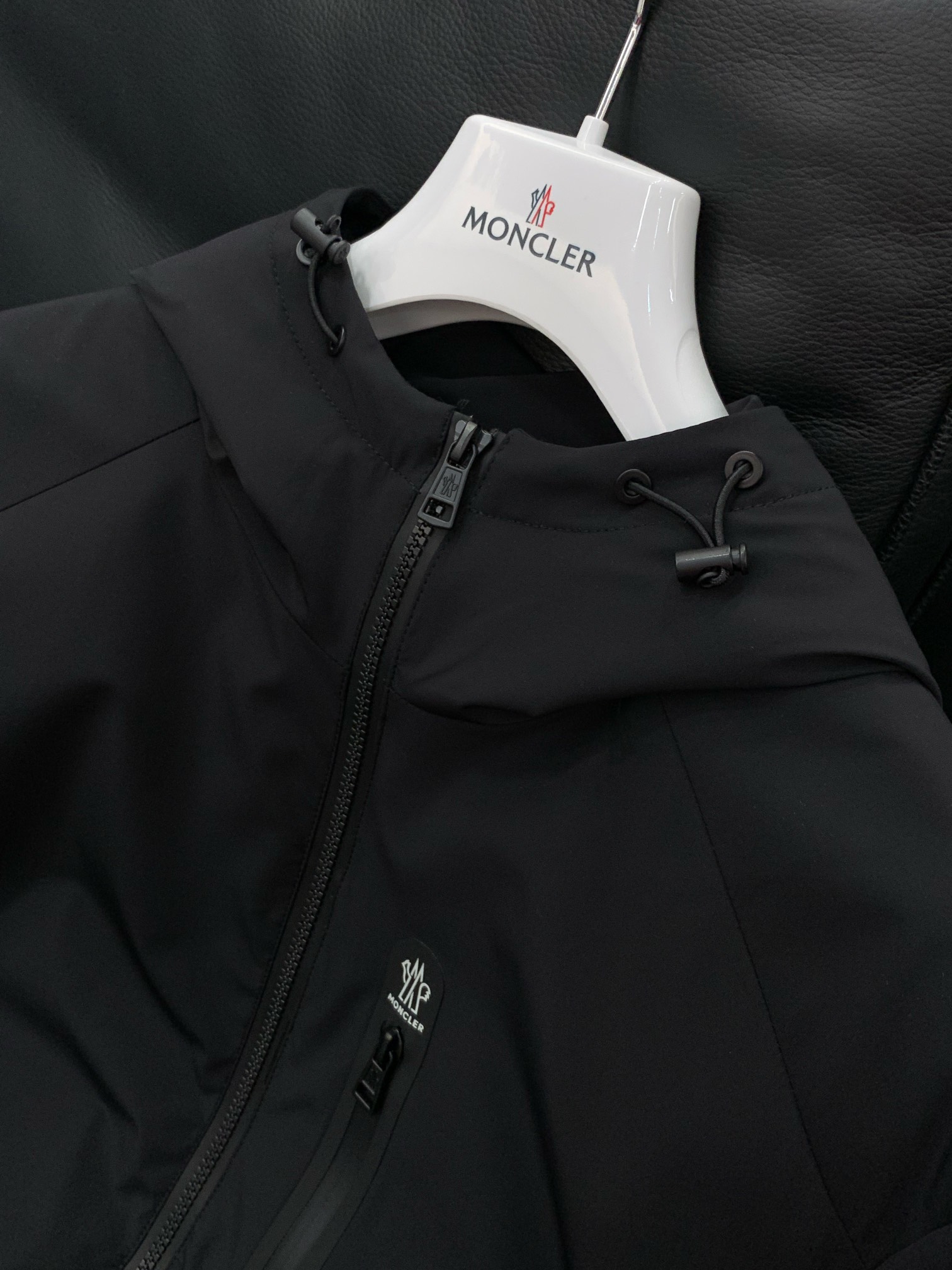，Moncler 蒙口，2025秋冬最新品，专柜同步有售，原单狠货，时尚休闲➕薄棉连帽夹克外套，上身舒适