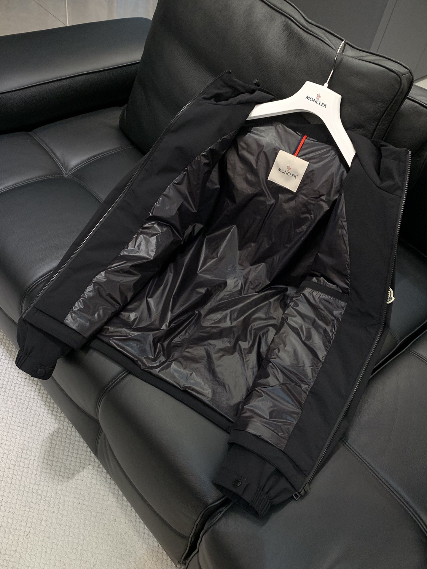 ，Moncler 蒙口，2025秋冬最新品，专柜同步有售，原单狠货，时尚休闲➕薄棉连帽夹克外套，上身舒适