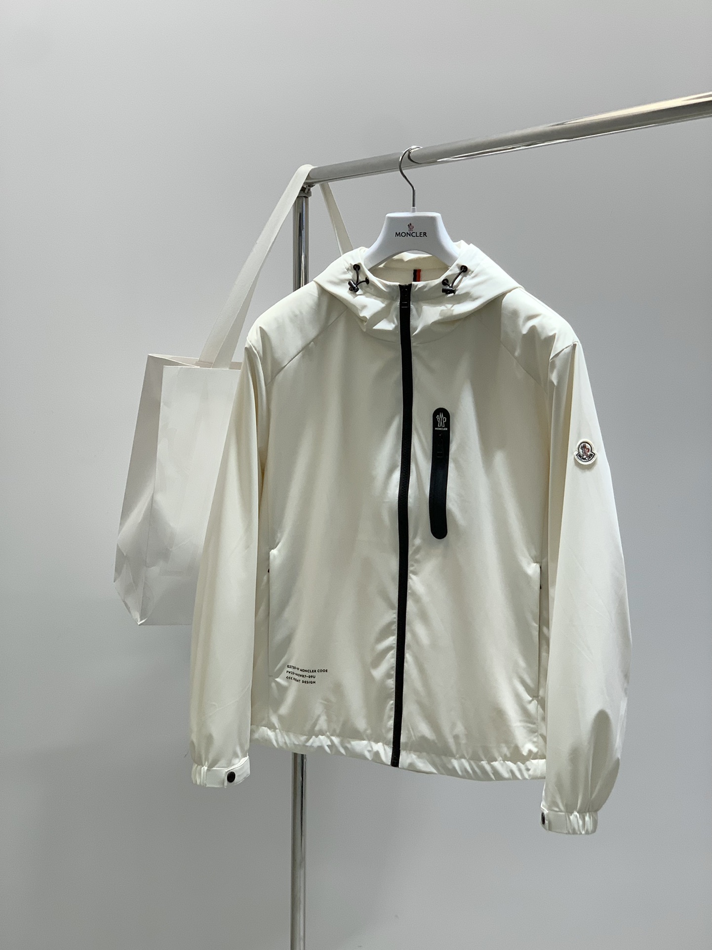 ，Moncler 蒙口，2025秋冬最新品，专柜同步有售，原单狠货，时尚休闲➕薄棉连帽夹克外套，上身舒适