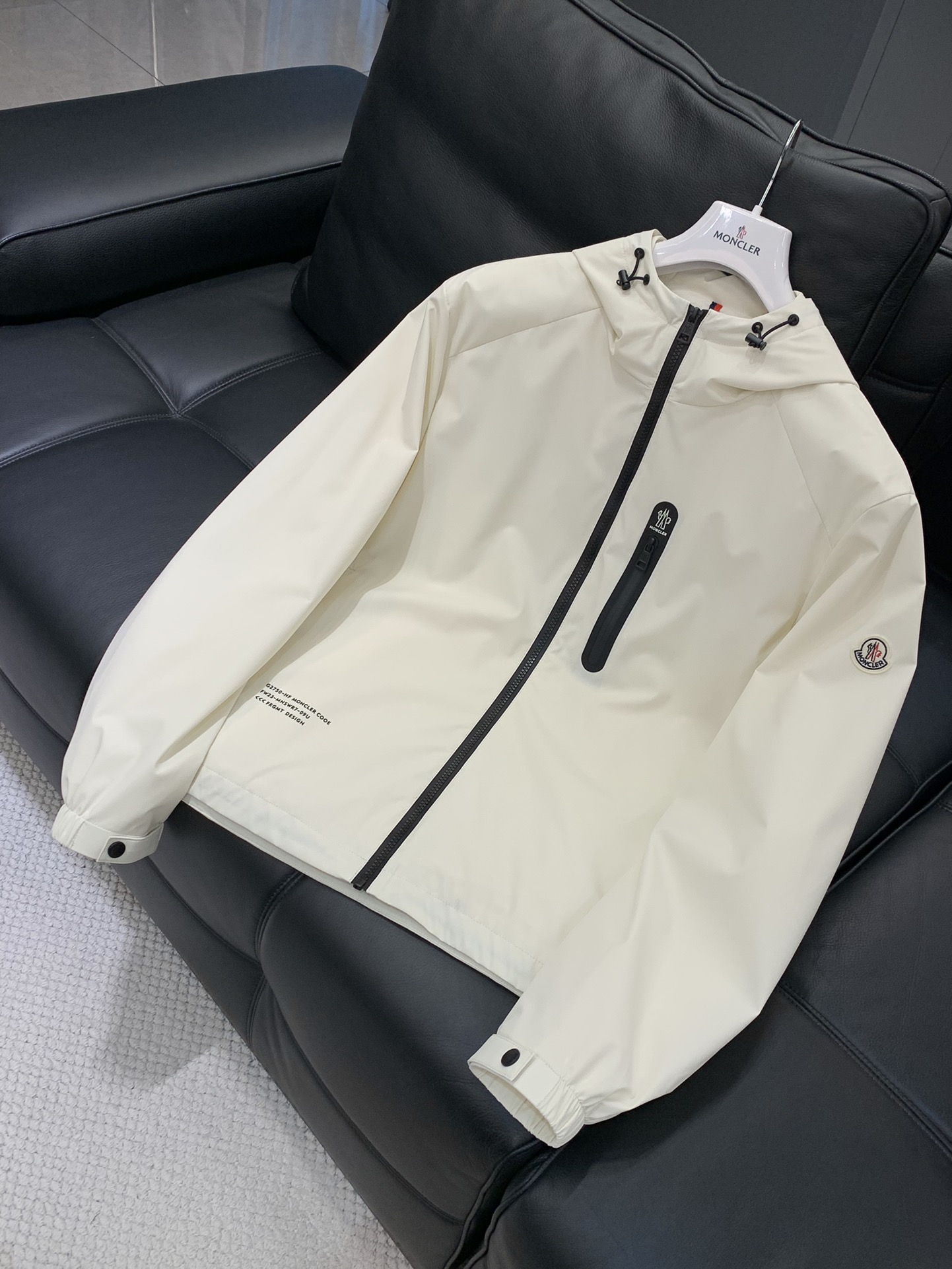 ，Moncler 蒙口，2025秋冬最新品，专柜同步有售，原单狠货，时尚休闲➕薄棉连帽夹克外套，上身舒适