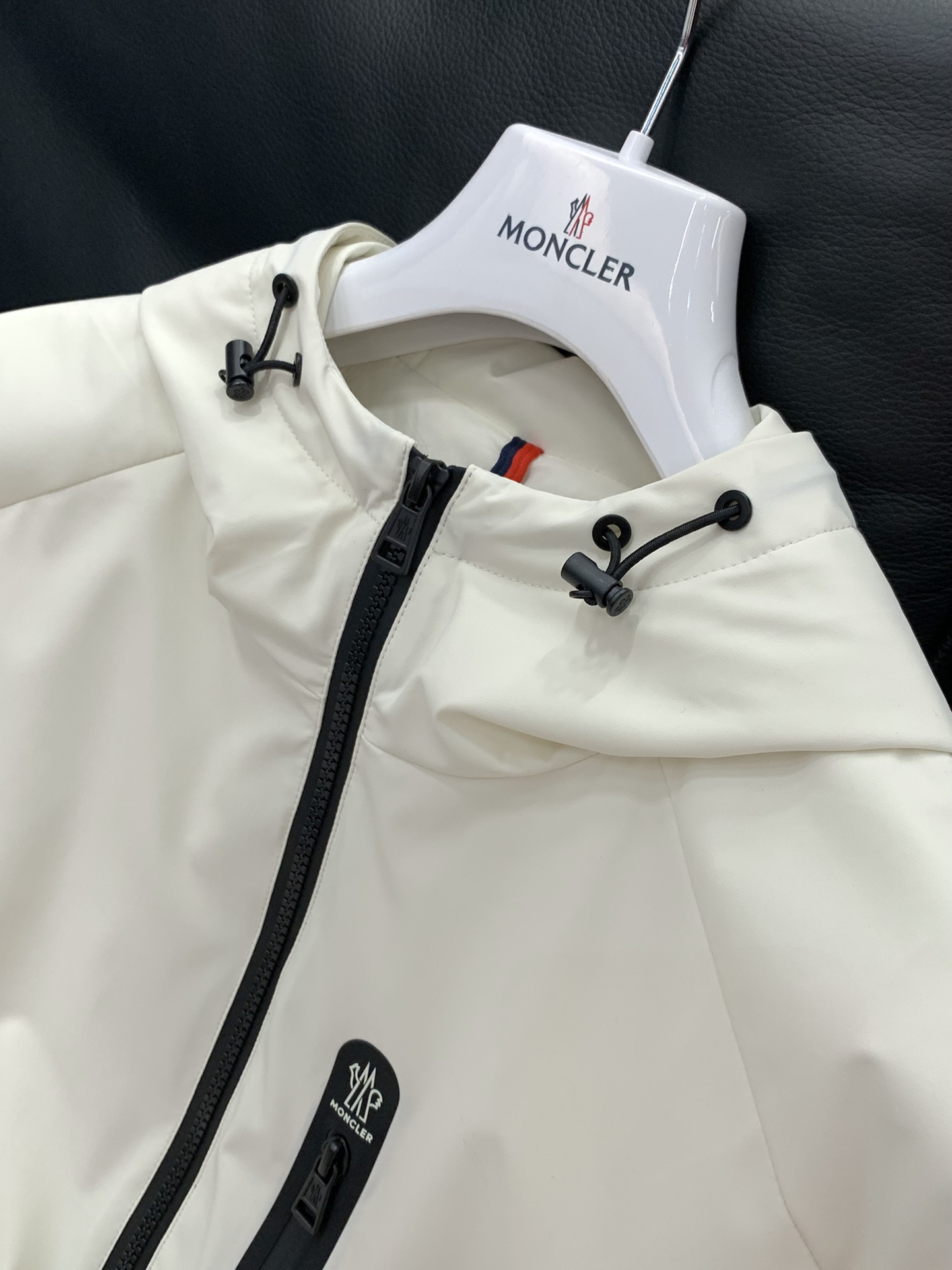 ，Moncler 蒙口，2025秋冬最新品，专柜同步有售，原单狠货，时尚休闲➕薄棉连帽夹克外套，上身舒适